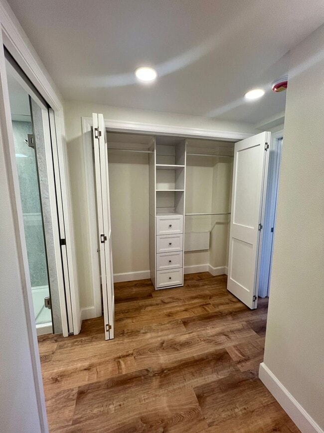 Building Photo - Private Waterfront Apartment