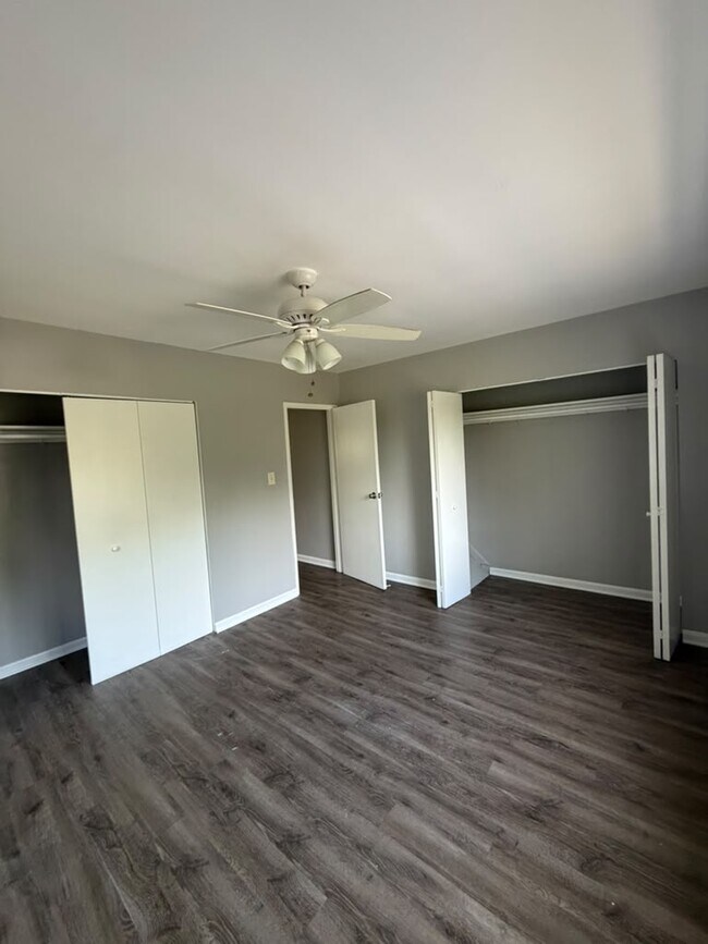 Building Photo - Heart of Laurel unit 12