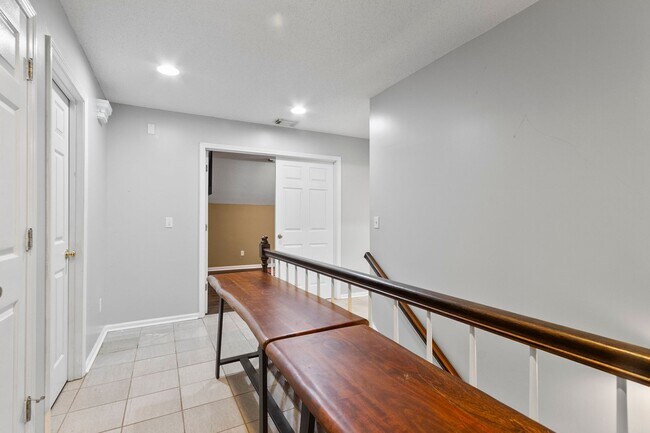 Building Photo - Beautiful 5 Bed 3.5 Bath Home! Available Summer 2026! Book Your Tour Today!