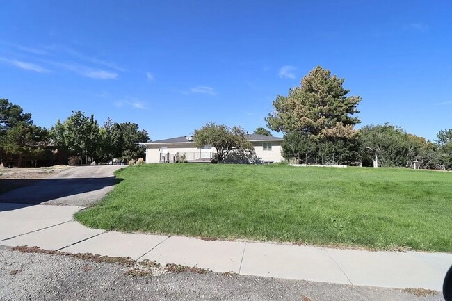 Building Photo - 1/2 off 1st months rent! Close to Utah State University Equestrian Park!