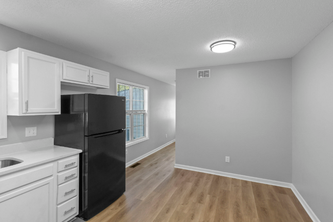 Building Photo - 515 Warbler Ct
