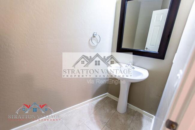 Building Photo - 544 N Alma School Rd