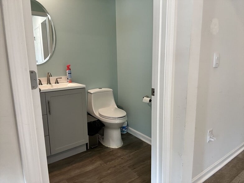 Building Photo - 5459 Carolines Way