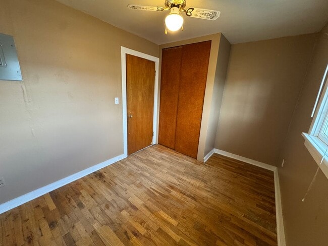 Building Photo - 2 bed 1 bath house.