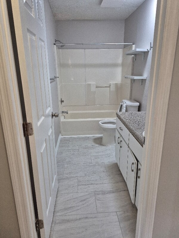 Building Photo - 13095 Linden Dr