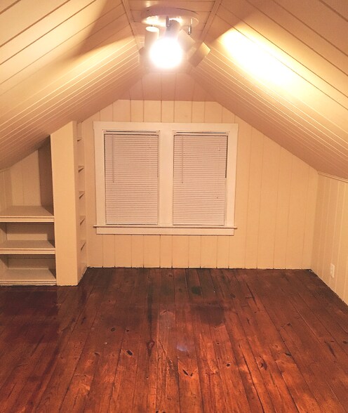 Building Photo - 2547 Altoona St