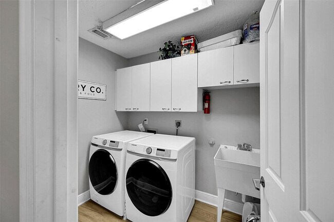 Building Photo - 8606 Arrowhead Dr