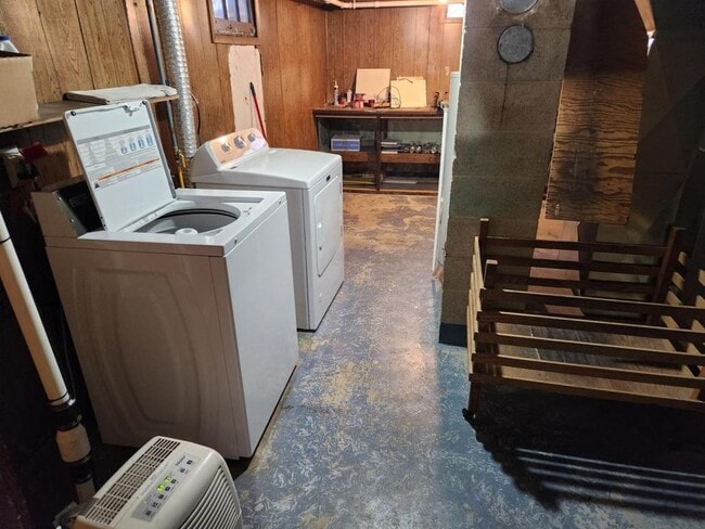 Building Photo - 1716 Menasha Ave