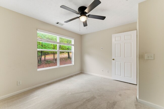 Building Photo - 1202 Par 3 Way