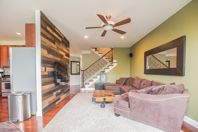 Building Photo - 216 Westbrook Dr