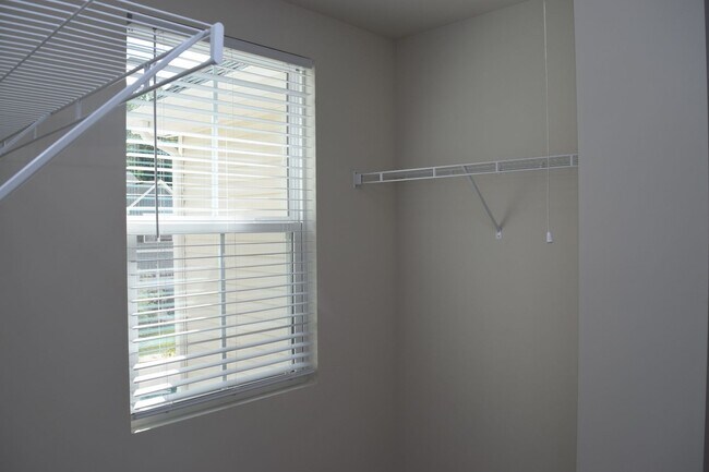 Building Photo - Modern 3-Bedroom Townhome in Desirable Bear Park