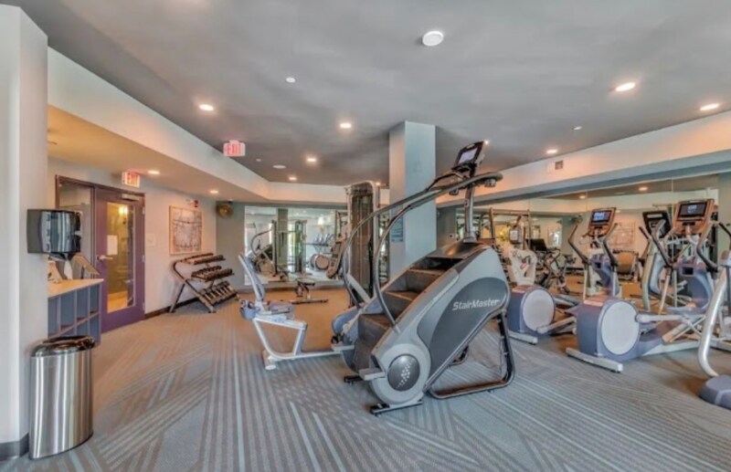 Building Photo - 1010 Maple Ave