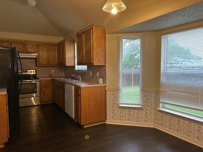 Building Photo - 4004 Riverrock Dr