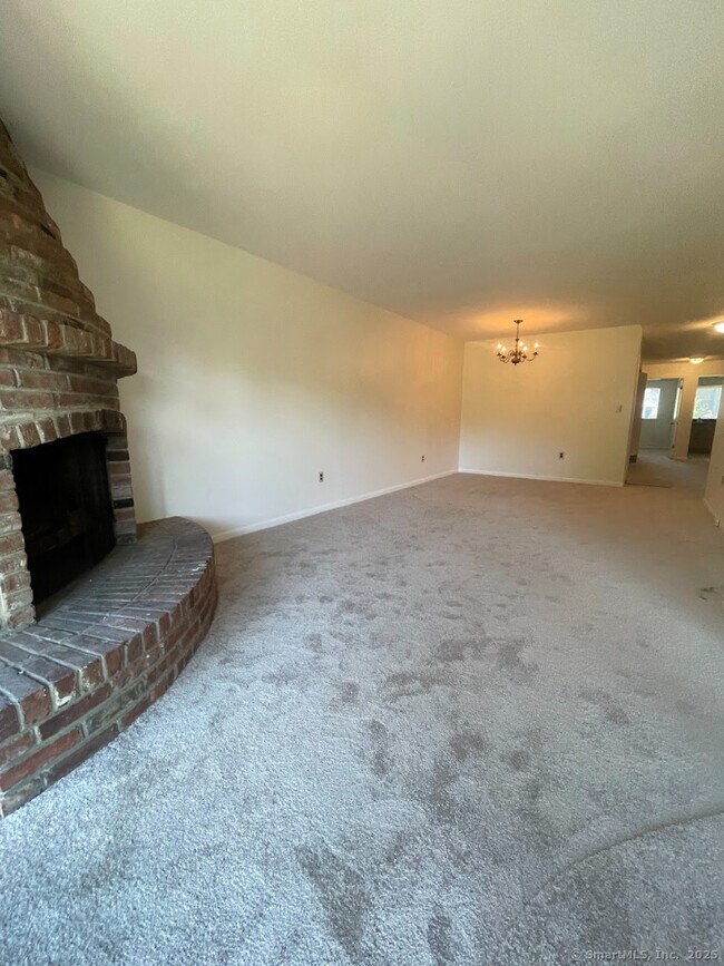 Building Photo - 1187 Stratfield Rd