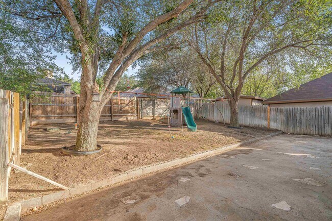 Building Photo - 1629 Sweden Ln