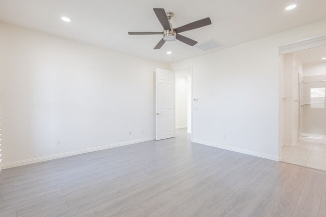 Building Photo - 16220 Retreat Ct