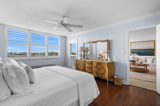 Building Photo - 511 Bayshore Dr