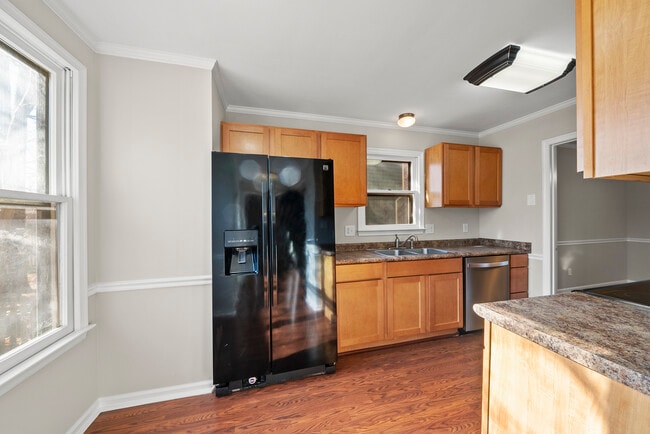 Building Photo - 7404 N Thorncliff Pl