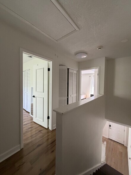 Building Photo - 218 S Tampania Ave