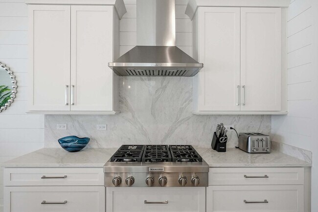 Building Photo - 419 Lakefront Dr