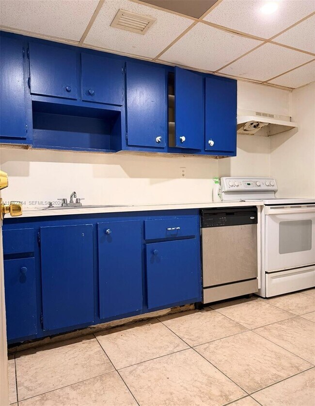 Building Photo - 1805 Sans Souci Blvd