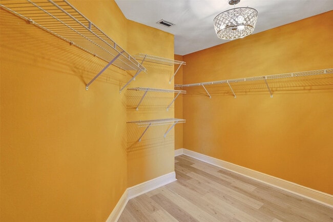 Building Photo - 10902 Tamoron Ln