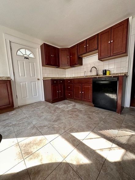 Building Photo - 58 Oxford St N