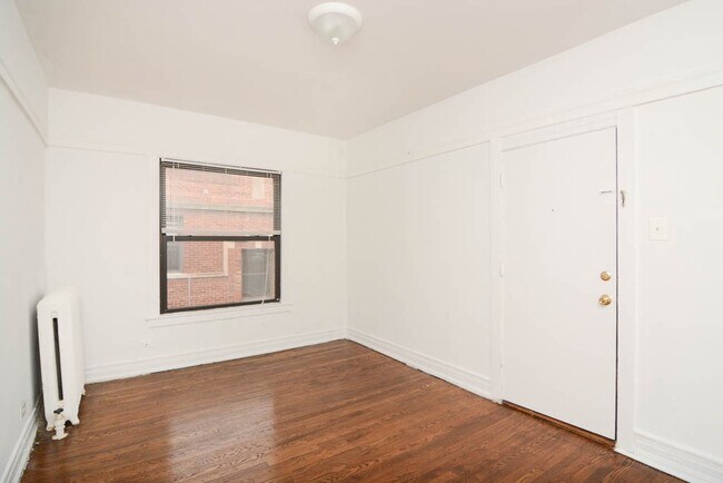 Building Photo - 931 W Sunnyside Ave