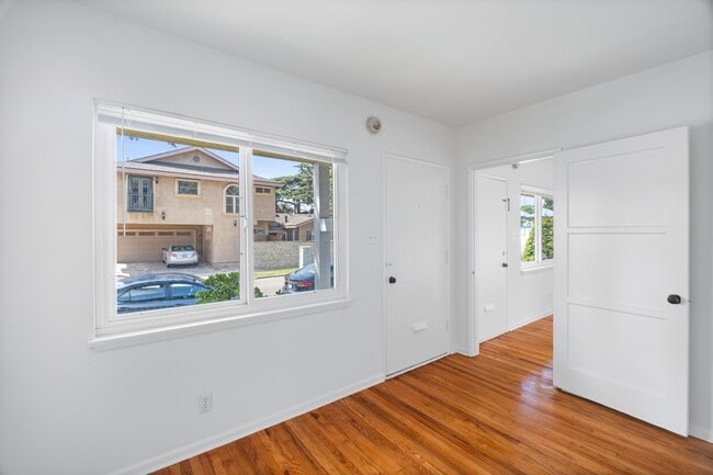 Building Photo - 9620 Braddock Dr