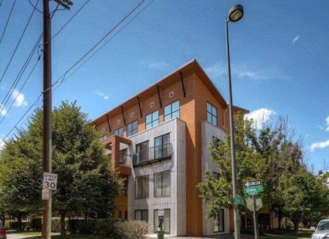 Building Photo - 2 Bedroom 2 Bathroom Loft Condo in RiNo (R...