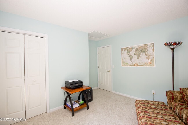 Building Photo - 127 Pine Lake Dr
