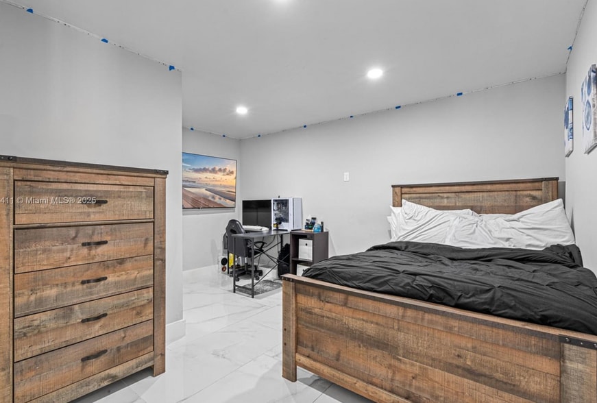 Building Photo - 8351 SW 39th Ct