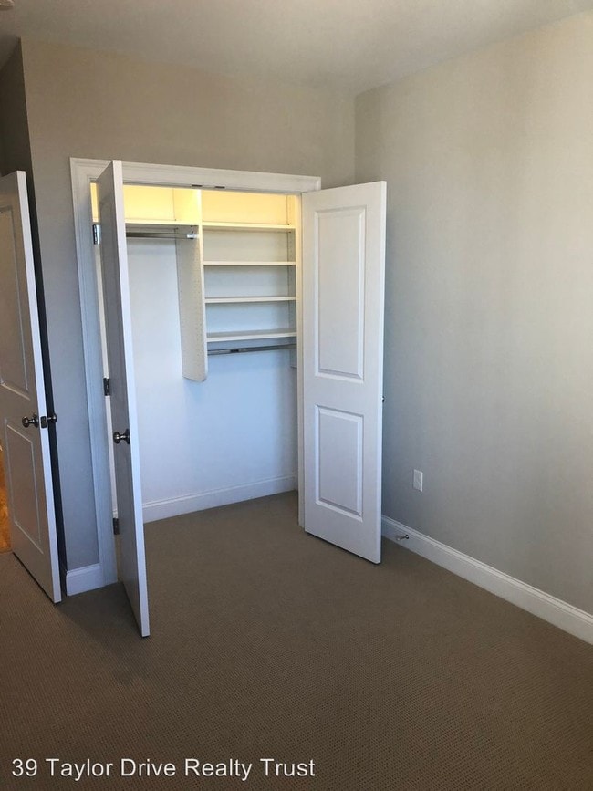 Building Photo - 39 Taylor Dr