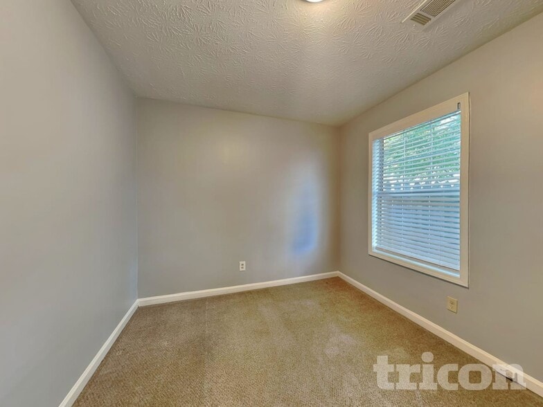 Building Photo - 1831 Commonwealth Dr