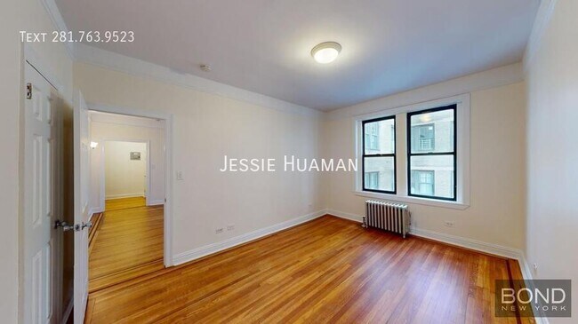 Building Photo - 218 W 10th St