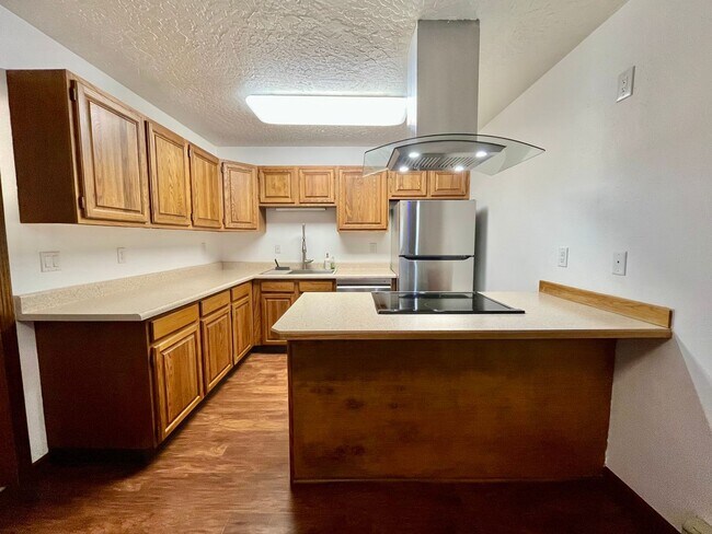 Building Photo - Cat friendly condo for rent in University West