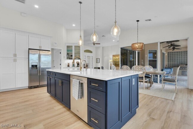 Building Photo - 4022 SW 29th Ave
