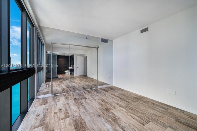 Building Photo - 650 NE 32nd St