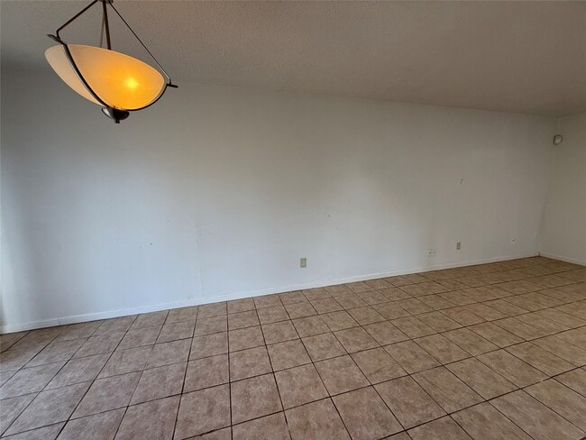 Building Photo - 4702 Ridgemar Cir