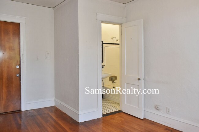 Building Photo - 257 Gano St