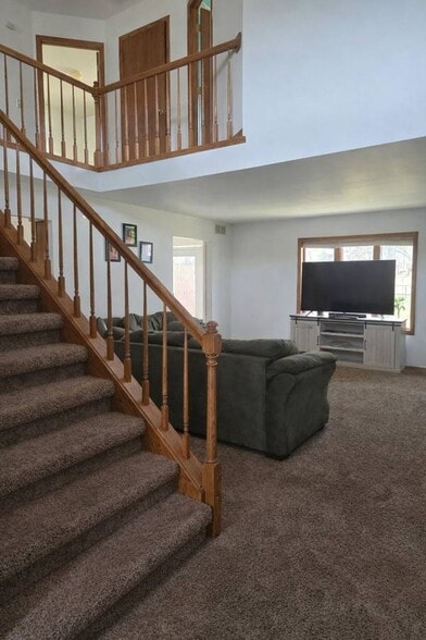 Building Photo - 5849 Woodland Dr