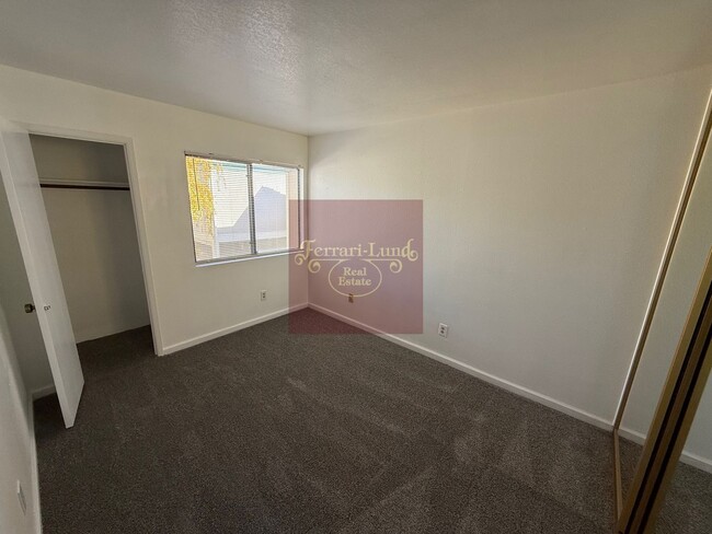 Building Photo - Move in special - 2 bedroom townhome in Sp...