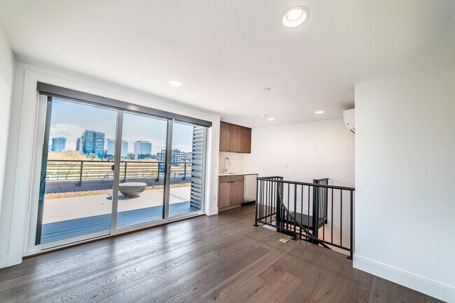 Building Photo - Park Central Townhomes - 4 Stories, 3 bedrooms, 31/2 bathrooms, 2 car garage and a rooftop deck w...