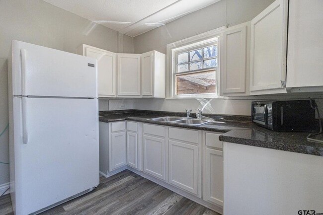 Building Photo - Charming 2 Bed, 1 Bath Home Near Downtown ...
