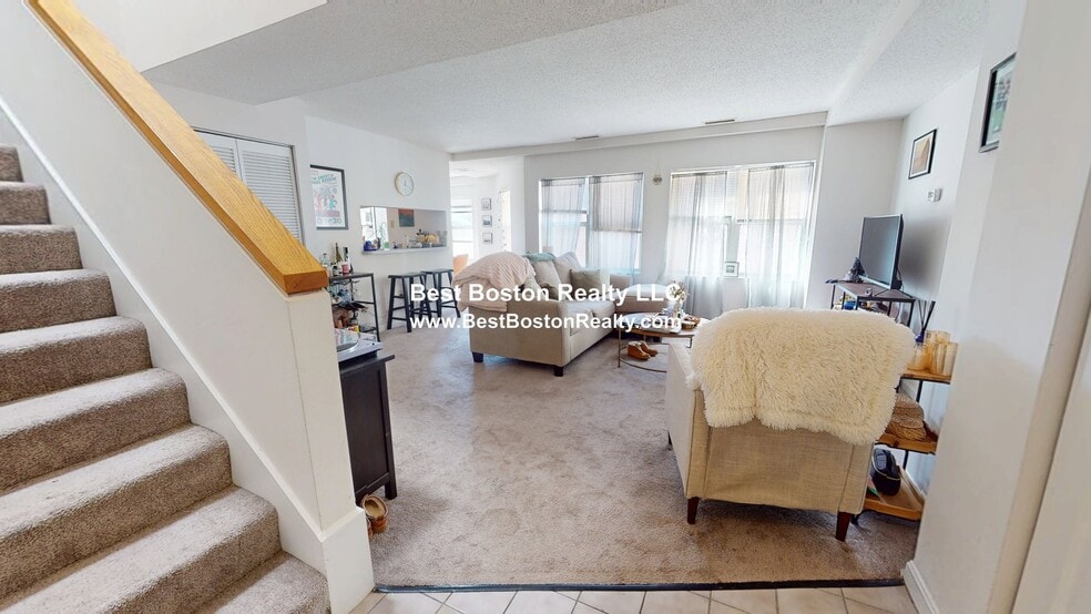 Building Photo - 175 Beacon St