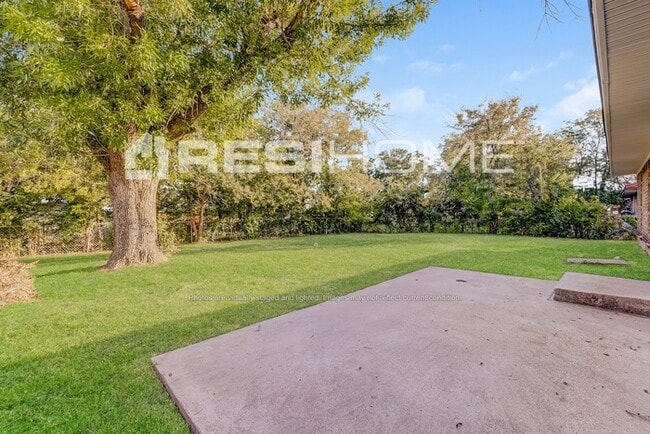 Building Photo - 347 Linklea Dr