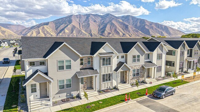 Building Photo - *No Security Deposit Required Upfront for 6 Months!  2024 Townhome. Move In Special!