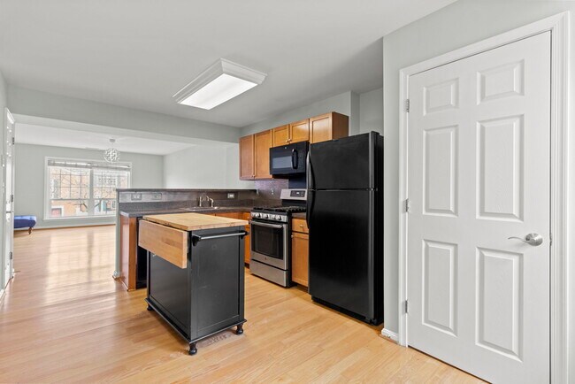 Building Photo - 1473 N Van Dorn St