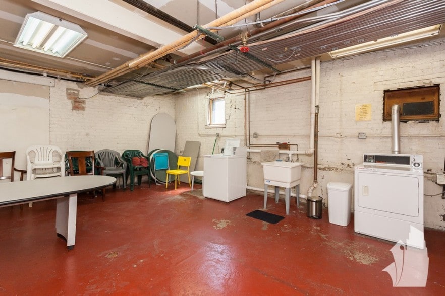 Building Photo - 729 W Buckingham Pl
