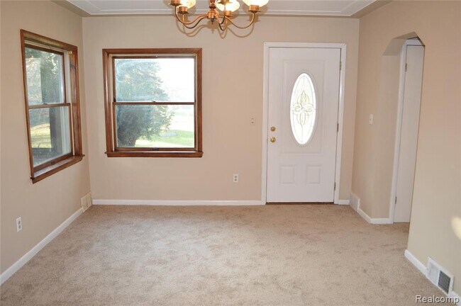 Building Photo - 8344 Ellis Rd